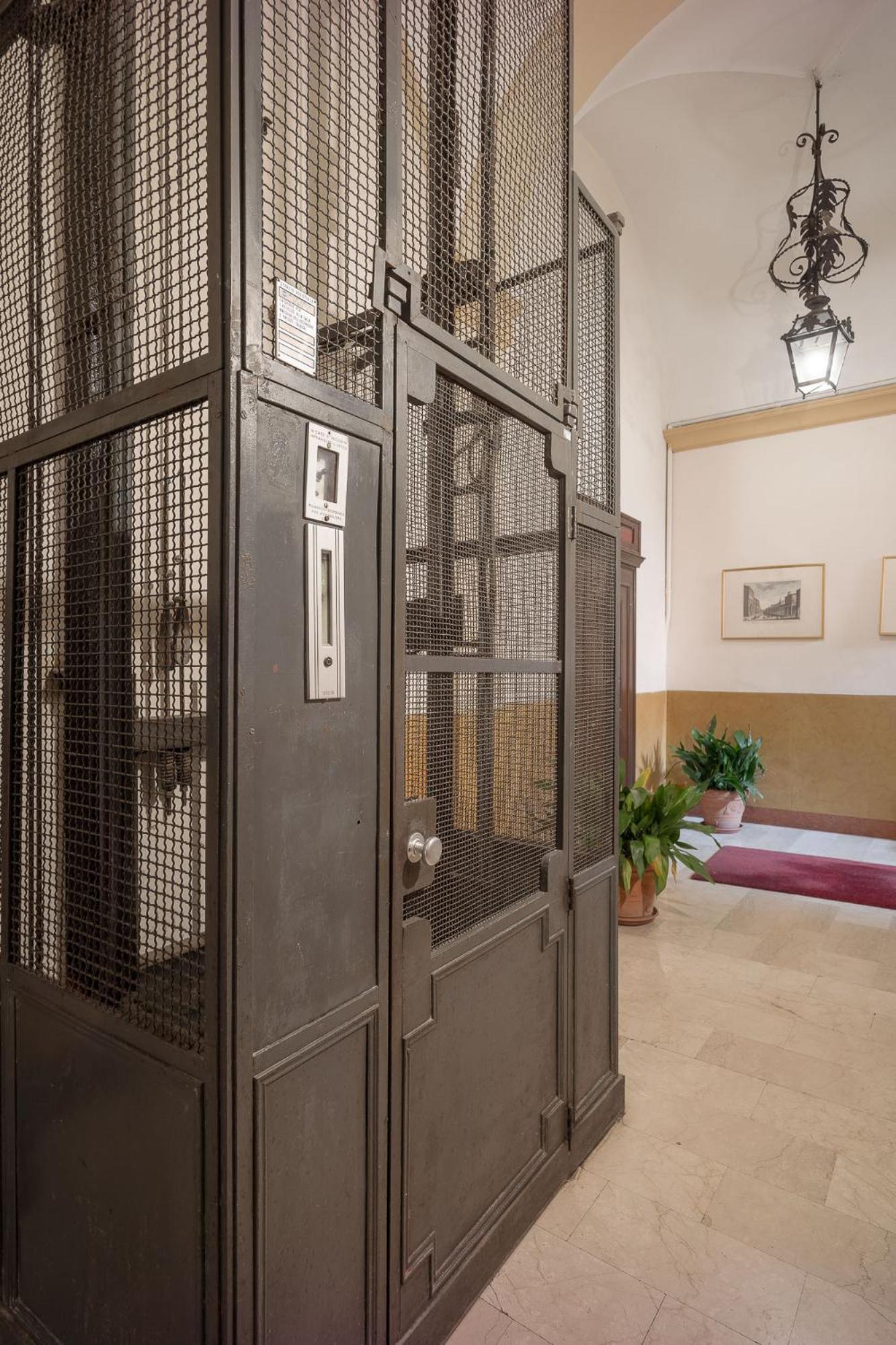 Lussuoso Appartamento Nel Cuore Del Centro Storico Bologna Exterior foto
