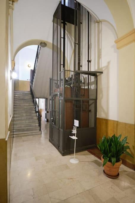 Lussuoso Appartamento Nel Cuore Del Centro Storico Bologna Exterior foto