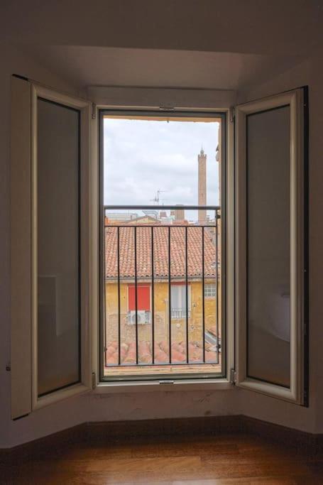 Lussuoso Appartamento Nel Cuore Del Centro Storico Bologna Exterior foto